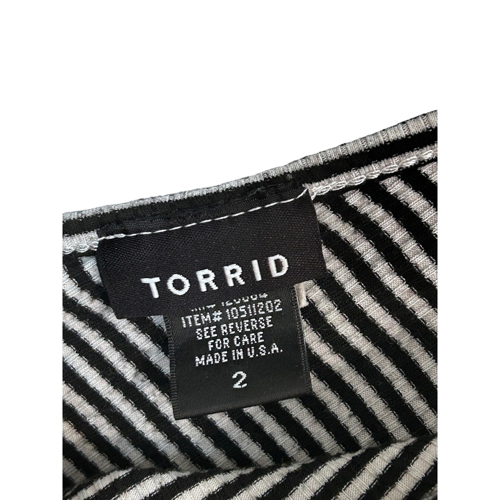 Torrid Black and White Short Sleeve Short Scoop Neck Back Strap‎ Torrid Size 2 - Picture 3 of 5